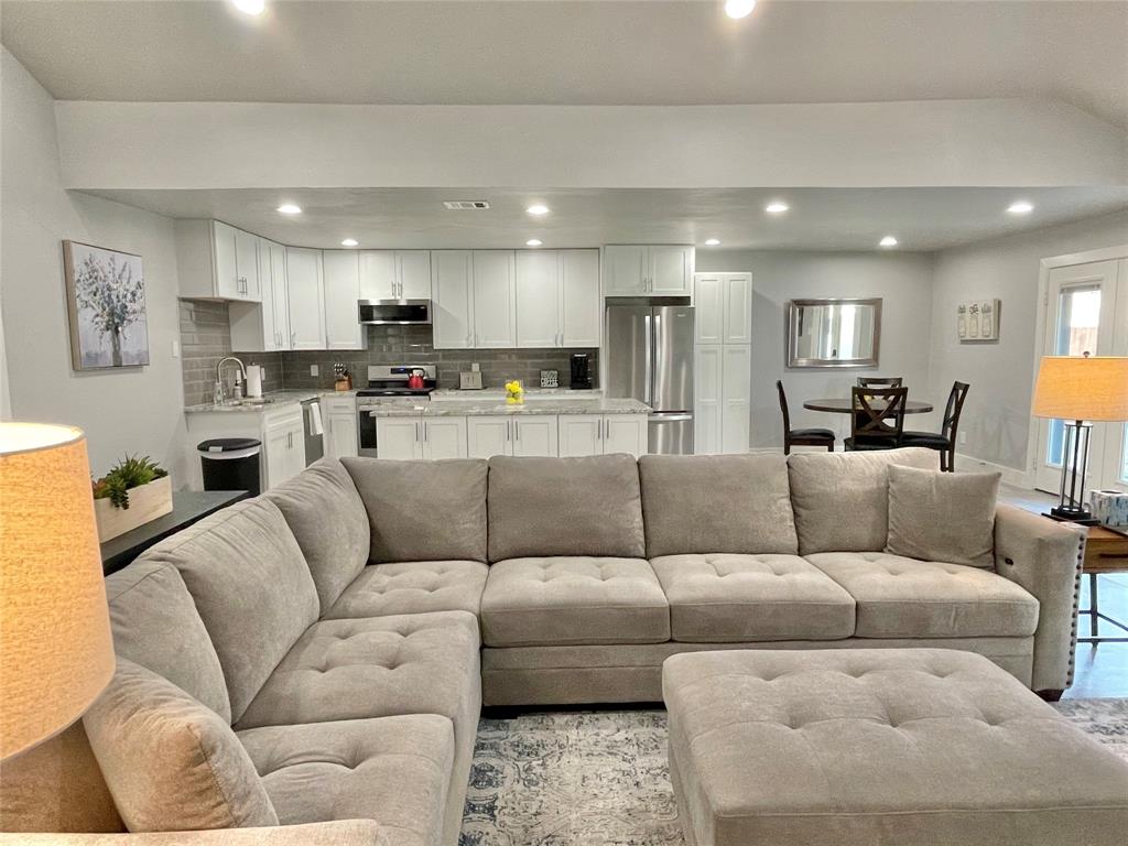 3910 Furneaux Lane