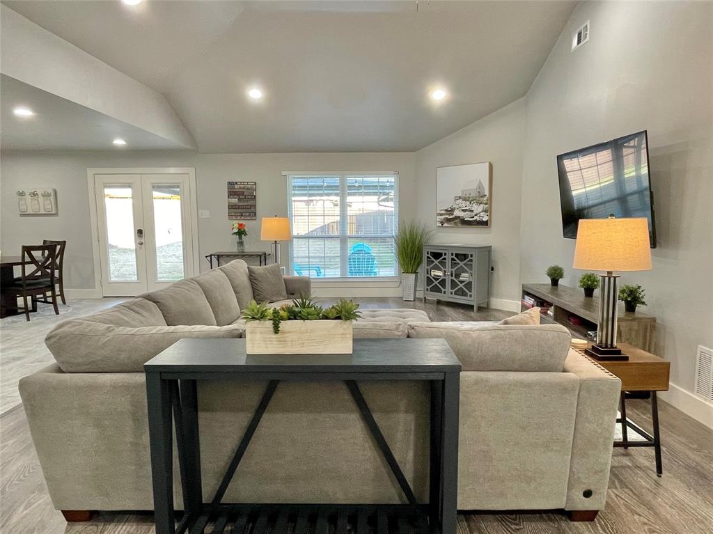 3910 Furneaux Lane