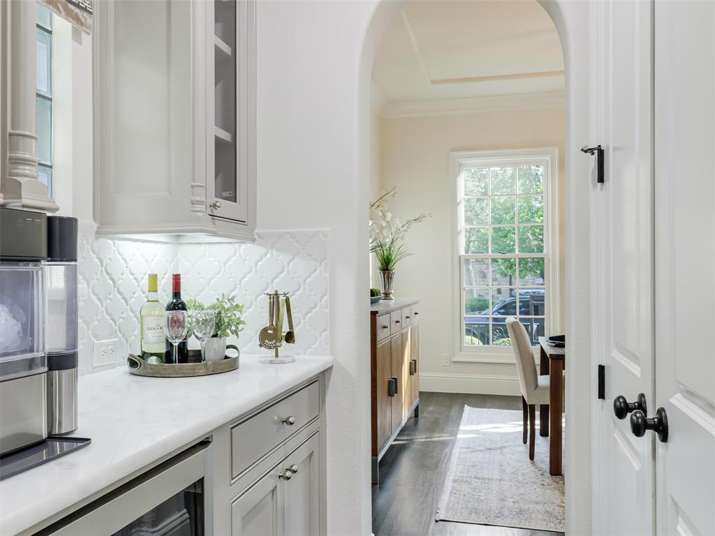 4118 Fallbrook Drive