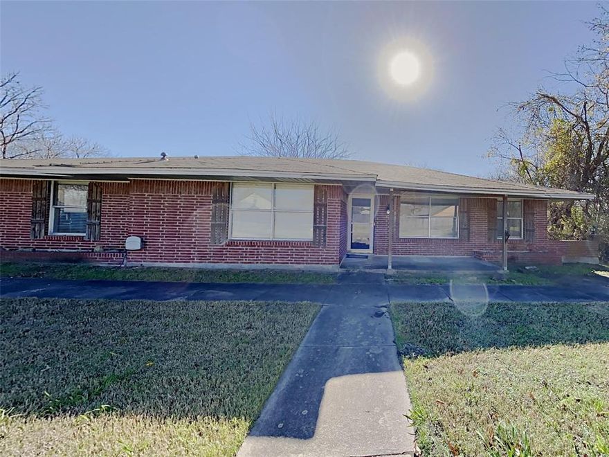 Ask about the Rhino Security Deposit Program!  Spacious three bedroom two bathroom home available for move in. Spacious living room, family room, dining room and breakfast nook off the kitchen. Walk through kitchen with appliances, no refrigerator. Nice size bedrooms, jack and jill bathroom. Backyard with plenty of space for entertaining. Prospect responsible for verifying property information, schools and utilities. One or two pets up to 35 pounds fully grown. $195 leasing admin fee.