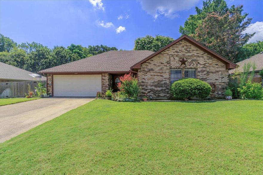 Charming, one-story home on beautiful treed, cul de sac lot in a great neighborhood close to Young Jr High and Martin High. Quiet neighborhood close to Shopping, Restaurants, Golf Course and Parks are close for your entertainment. Easy access to Interstate-20 and I-30 to travel thoughout the Metroplex. Large living area with fireplace. Kitchen is open to breakfast area and living area. Covered patio to enjoy the private, shaded lot. Large 10'x13' shed in the backyard. This home is ready for you to make it your own. Don't miss out on this gem. Buyer to supply their own survey.