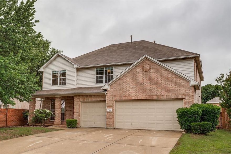 Spacious family home with THREE CAR GARAGE in Mansfield schools!  Lots of room to roam inside and outside! New appliances, new carpet, fresh interior paint and ceiling fans are some of the great updates recently added. A new roof is in process! Large primary bedroom with ensuite bath which features separate garden tub and shower. Good sized secondary bedrooms with big closets! Sitting at the end of the cul-de-sac and in a community with a neighborhood pool and common areas, this home is perfect for the growing family. Surrounded by parks and green spaces - the only thing missing is YOU!
Seller's Disclosure Notice is in documents. Seller has conducted a pre-listing inspection and priced accordingly. Seller will not be making additional repairs other than the new roof. Home sold AS-IS. NO SURVEY AVAILABLE. Buyer and buyer's agent please verify school attendance and room dimensions.