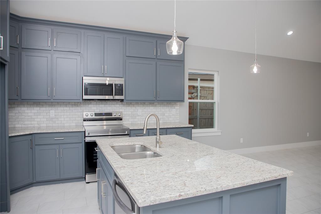 1527 Caldwell Avenue