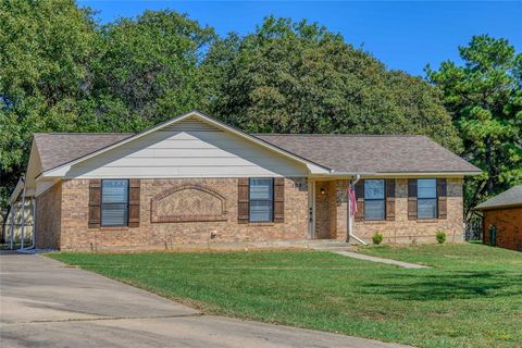 A home in Lake Kiowa