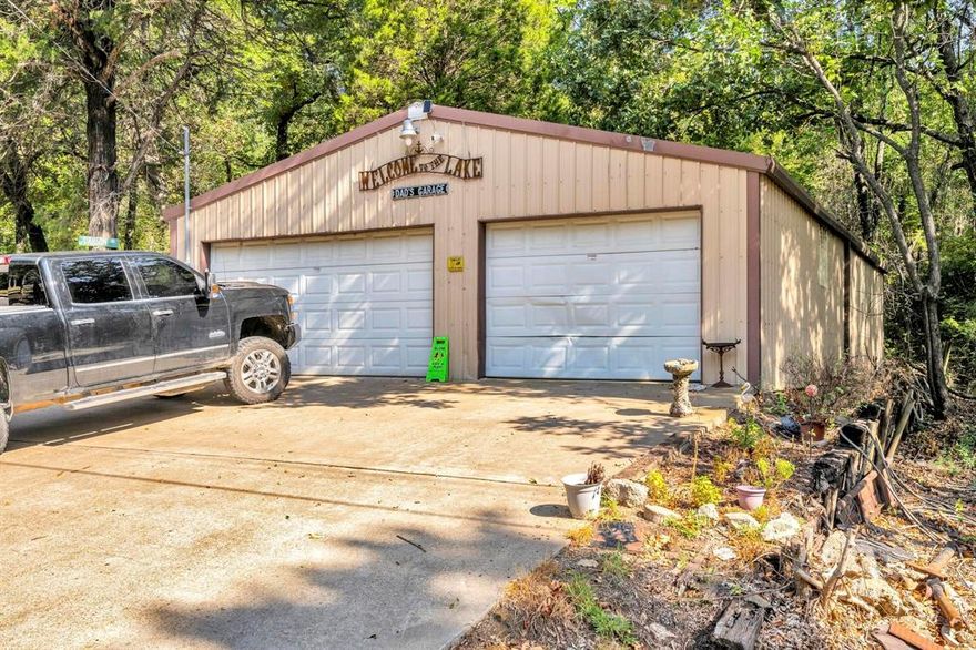 Welcome to this inviting lake community the desirable Carolynn Estates neighborhood, offering both comfort and convenience for modern living. Lot includes a 1500 sq ft metal workshop complete with electricity – a dream space for DIY enthusiasts, hobbyists, or anyone in need of ample storage and workspace. Enjoy direct lake access and make the most of your weekends with the nearby boat ramp – perfect for fishing, boating, and water activities. Residents of Carolyn Estates also benefit from a well-appointed community center, providing a great space for gatherings, events, and fostering a strong sense of community. Revel in the serene surroundings and take advantage of the peaceful ambiance this neighborhood offers. With lake access and community amenities at your doorstep, you'll find a perfect balance between relaxation and recreation. 8 Miles to Downtown Malakoff and Grocery Store, 3 miles to Pinnacle Golf Club, 12 Miles to Mabank - Gun Barrel for Grocery Shopping, Walmart, Dining.