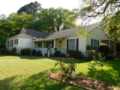 Photo of 406 NW 3rd Street, Springhill, LA 71075 (MLS # 21251410)