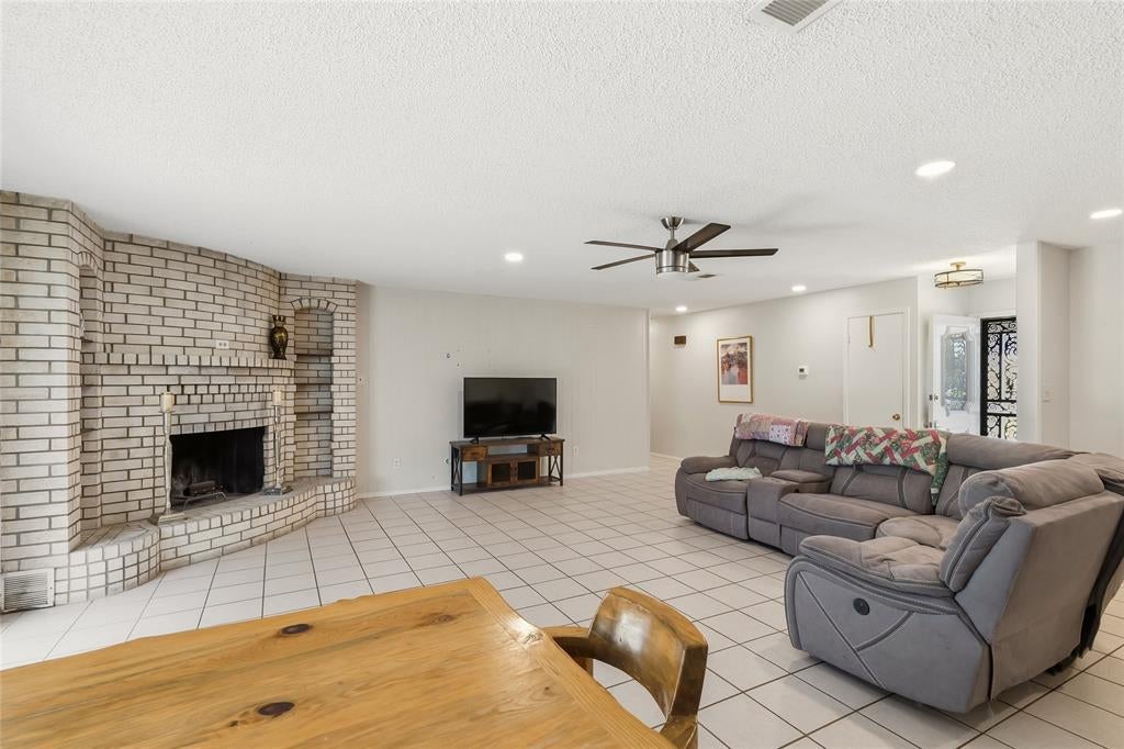 914 Meadowlark Lane