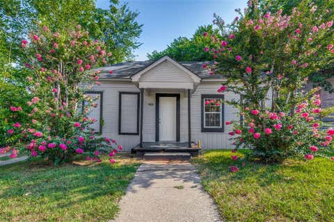 Photo of 423 W Munson Street, Denison, TX 75020 (MLS # 21325949)
