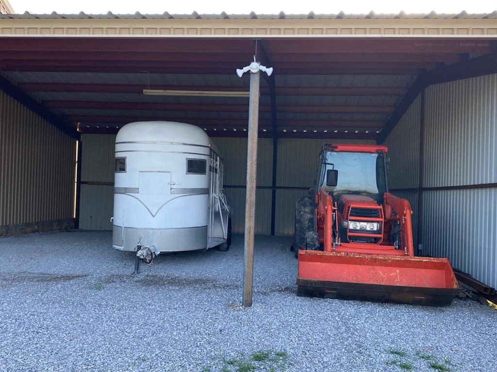 Cee-Bar Ranch 16 - Farm