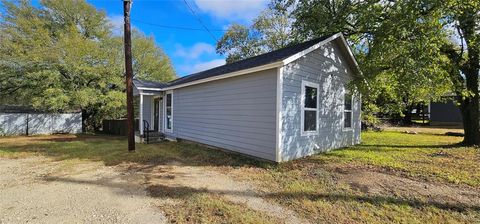 508 Gathings Avenue Covington TX 76636