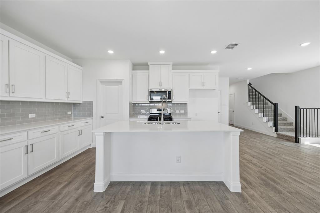 807 Sicily Boulevard