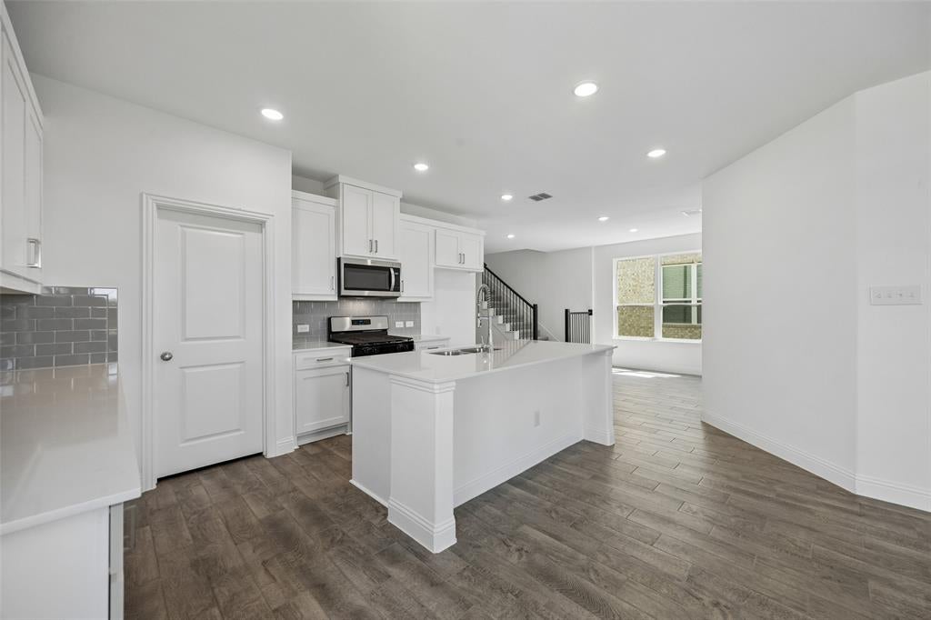 807 Sicily Boulevard