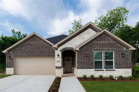 Photo of 4519 Rosehill Road, Garland, TX 75043 (MLS # 21243431)