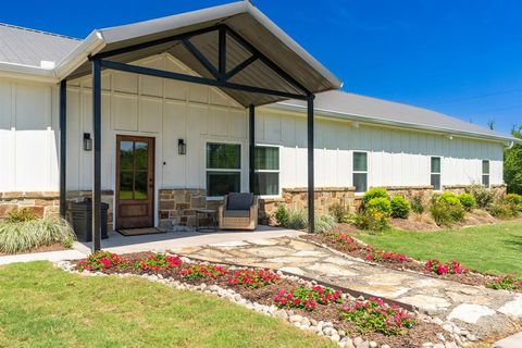 A home in Sulphur Springs