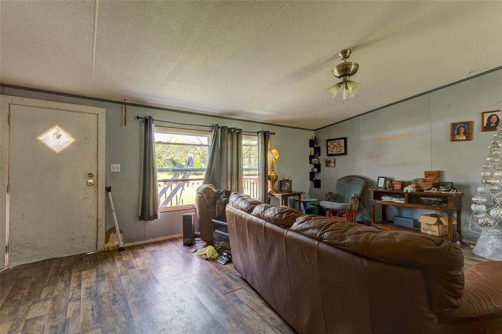 Photo of 269 E Golden Oaks Drive, Mabank, TX 75156 (MLS # 21215490)