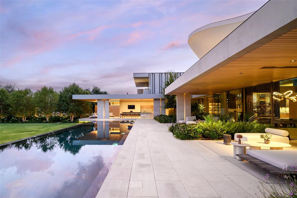 5547 Walnut Hill Lane