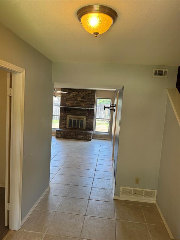 2709 Oak Circle