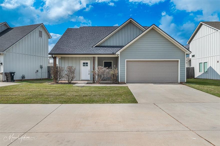 Adorable 3 bed 2.5 bath move in ready home in gated community. Convenient to shopping, dining, I-220 and BAFB. Call today to schedule your showing!