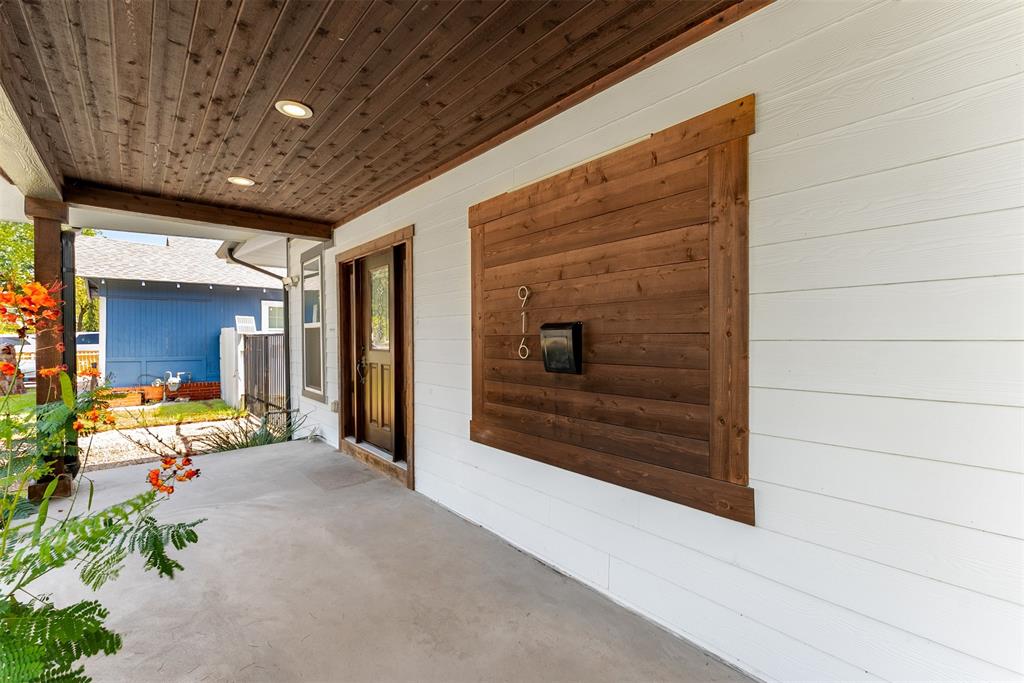 916 S Montreal Avenue