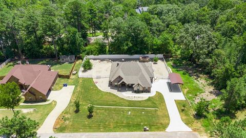 A home in Lindale