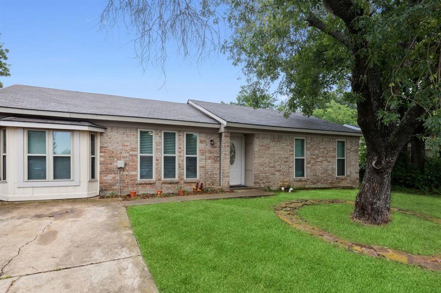 Don’t miss the opportunity to own this great home on a quiet cul-de-sac street! This charming home has 3 bedrooms, 2 full baths and 2 living areas and features over 1,200 square feet of family-friendly living, dining, and entertaining spaces. Vaulted ceilings, window coverings, ceiling fans, lovely flooring and fresh neutral paint colors throughout. Large, fenced backyard is perfect for BBQ’s and for kids and pets to play safely. Convenient location just minutes from downtown Dallas and with easy access to major thoroughfares, shopping, and dining. Ready for immediate move-in!