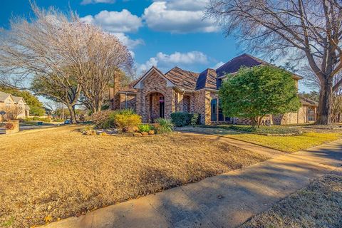 Photo of 2200 Castle Rock Road, Arlington, TX 76006 (MLS # 21178338)