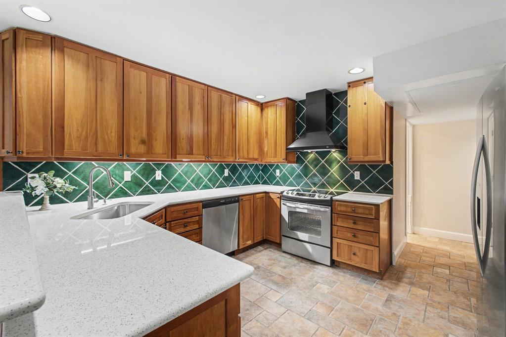 COUNTRY PLACE - Residential