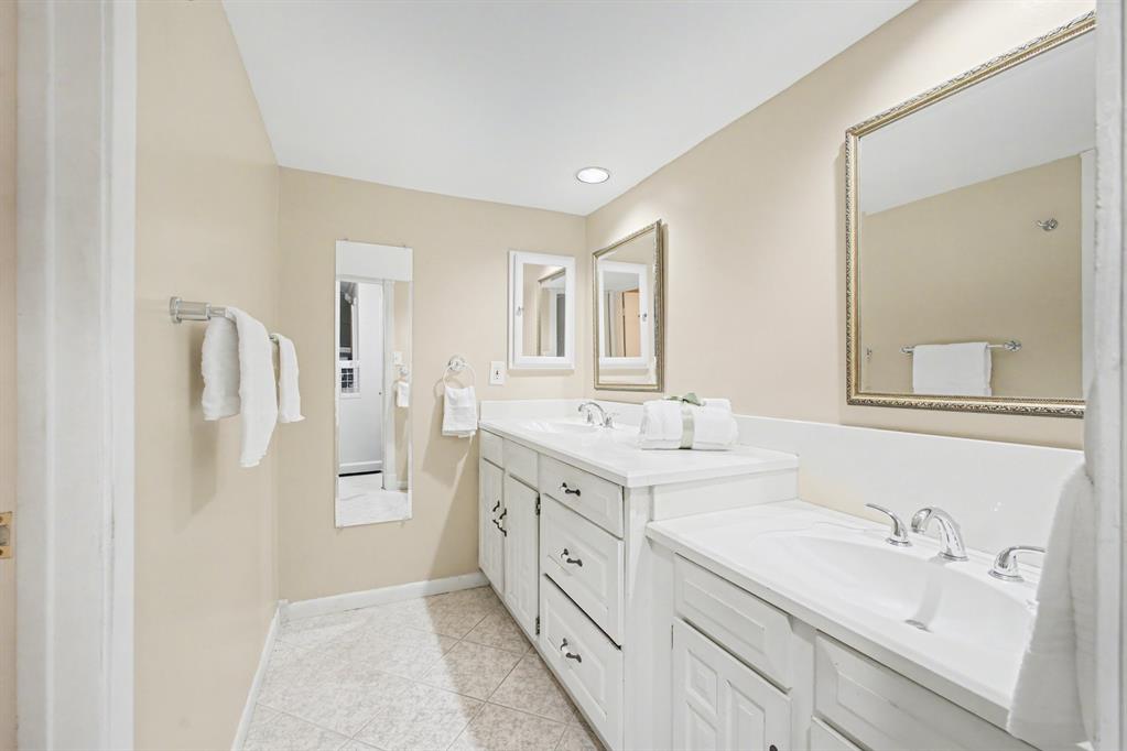 COUNTRY PLACE - Residential