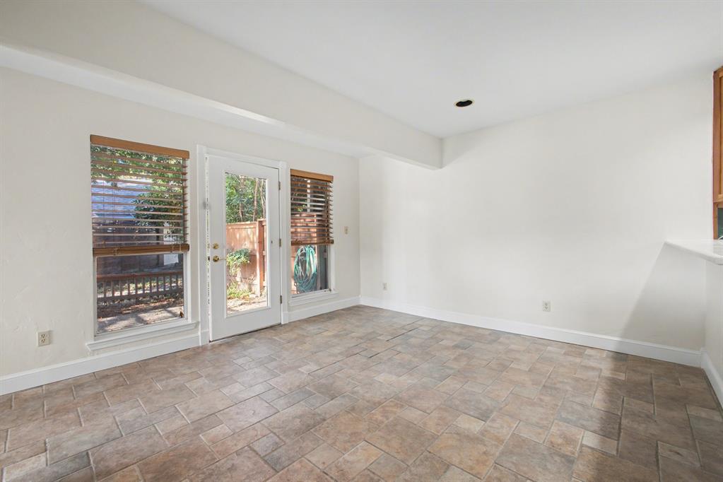 COUNTRY PLACE - Residential