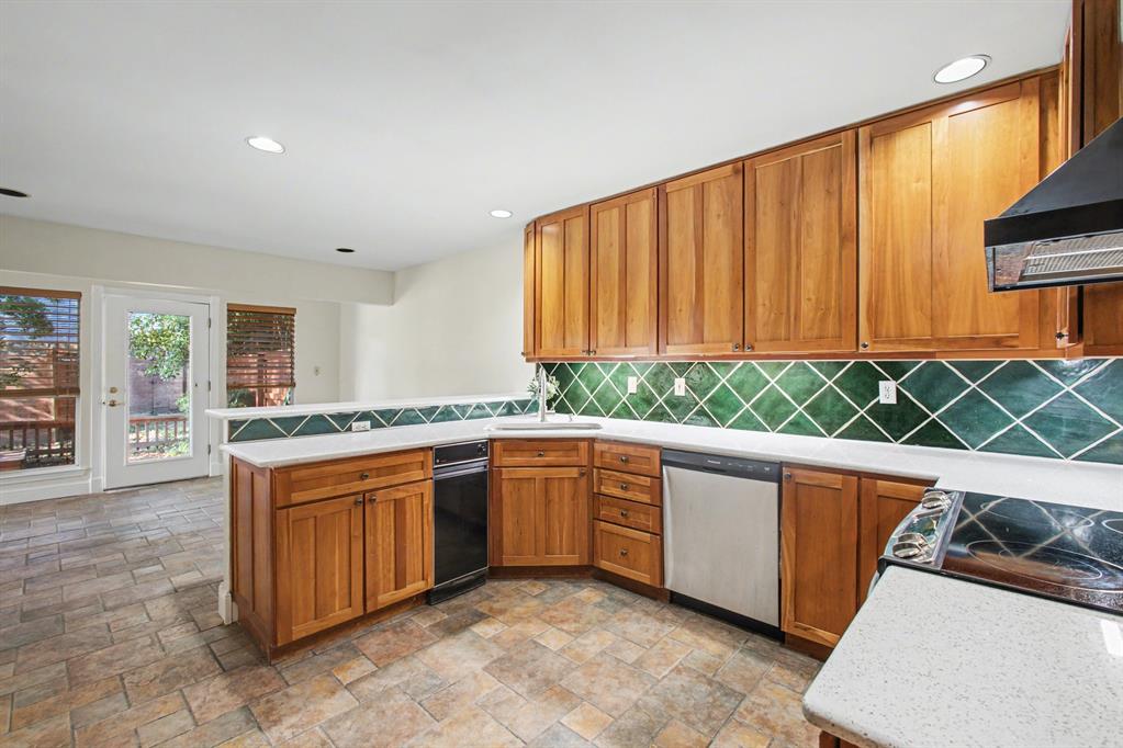 COUNTRY PLACE - Residential