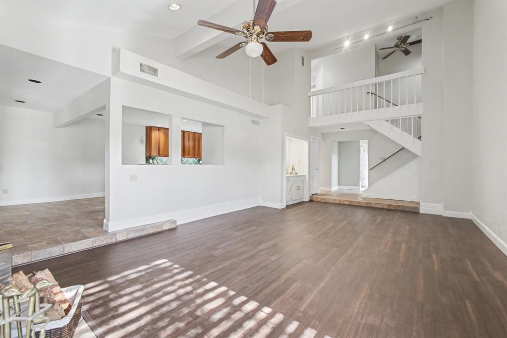 COUNTRY PLACE - Residential