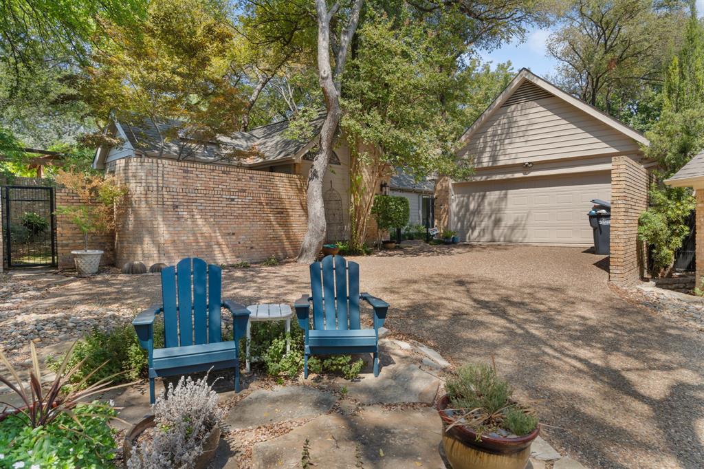 2412 Forest Court