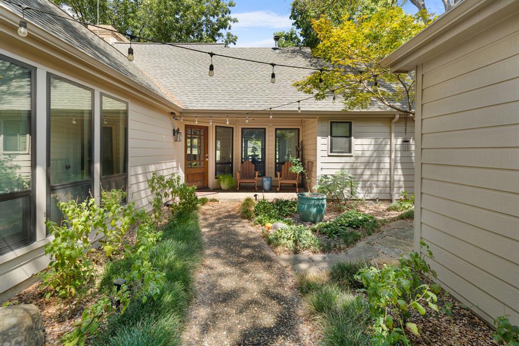 2412 Forest Court