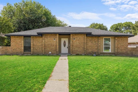 Photo of 1307 Reesling Drive, Mesquite, TX 75150 (MLS # 21352025)