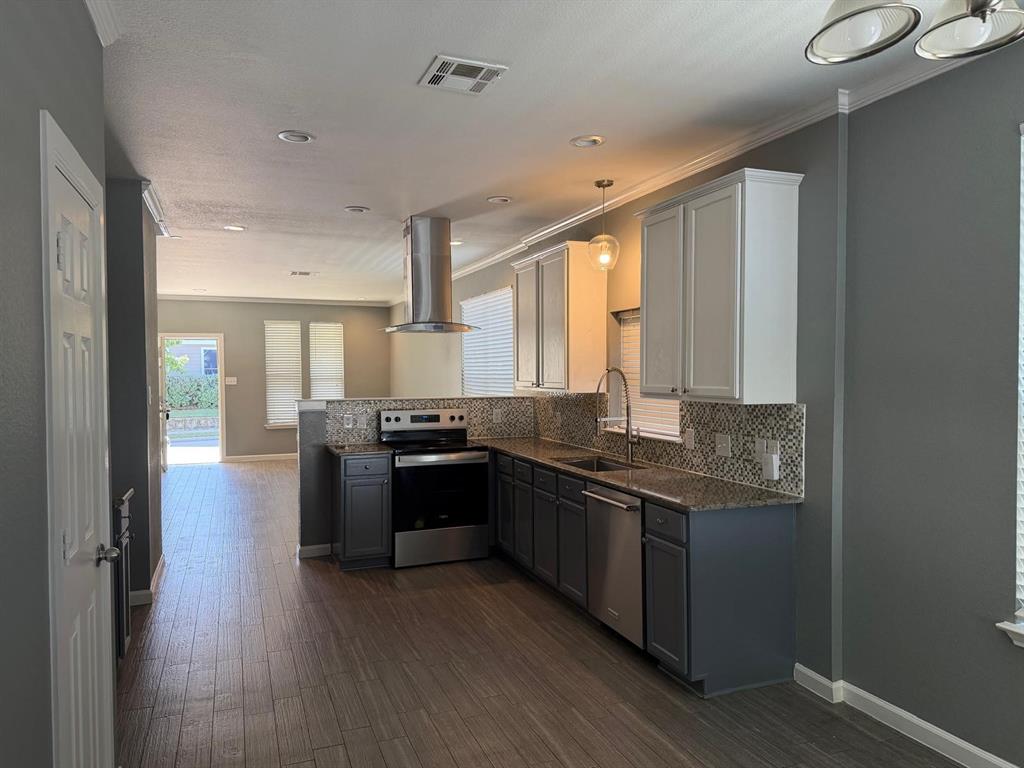 10105 Lexington Drive