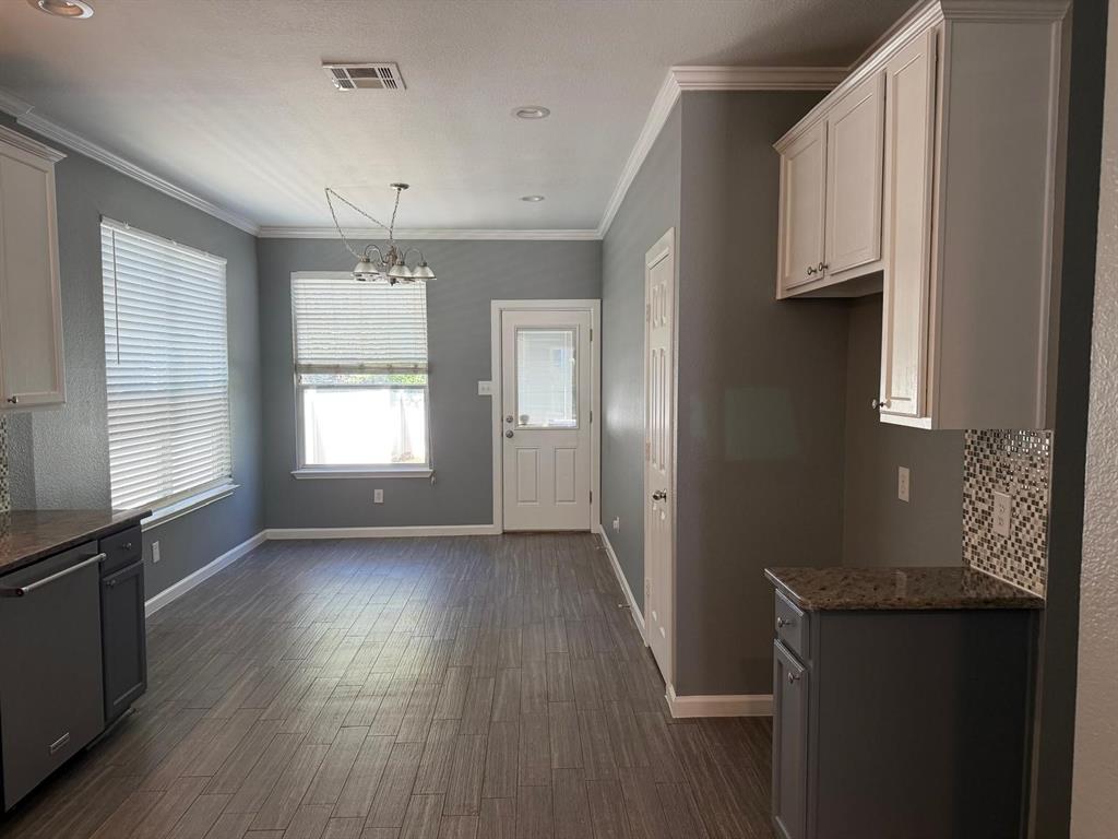 10105 Lexington Drive