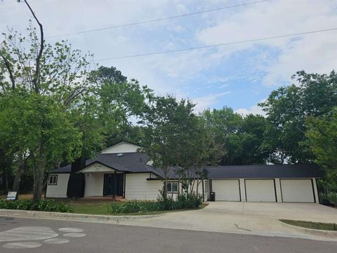 211 Hickory Lane Weatherford TX 76086