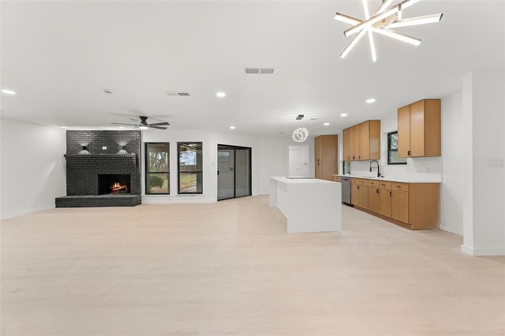 Photo of 328 E Pleasant Road, DeSoto, TX 75115 (MLS # 21145463)