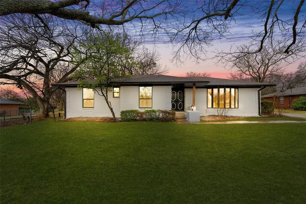 Photo of 328 E Pleasant Road, DeSoto, TX 75115 (MLS # 21145463)