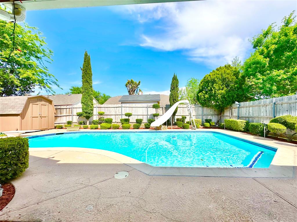 7940 Waterside Trail