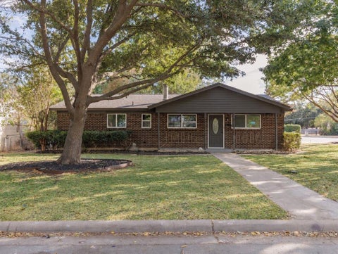 Photo of 6700 Karen Drive, North Richland Hills, TX 76180 (MLS # 21400591)