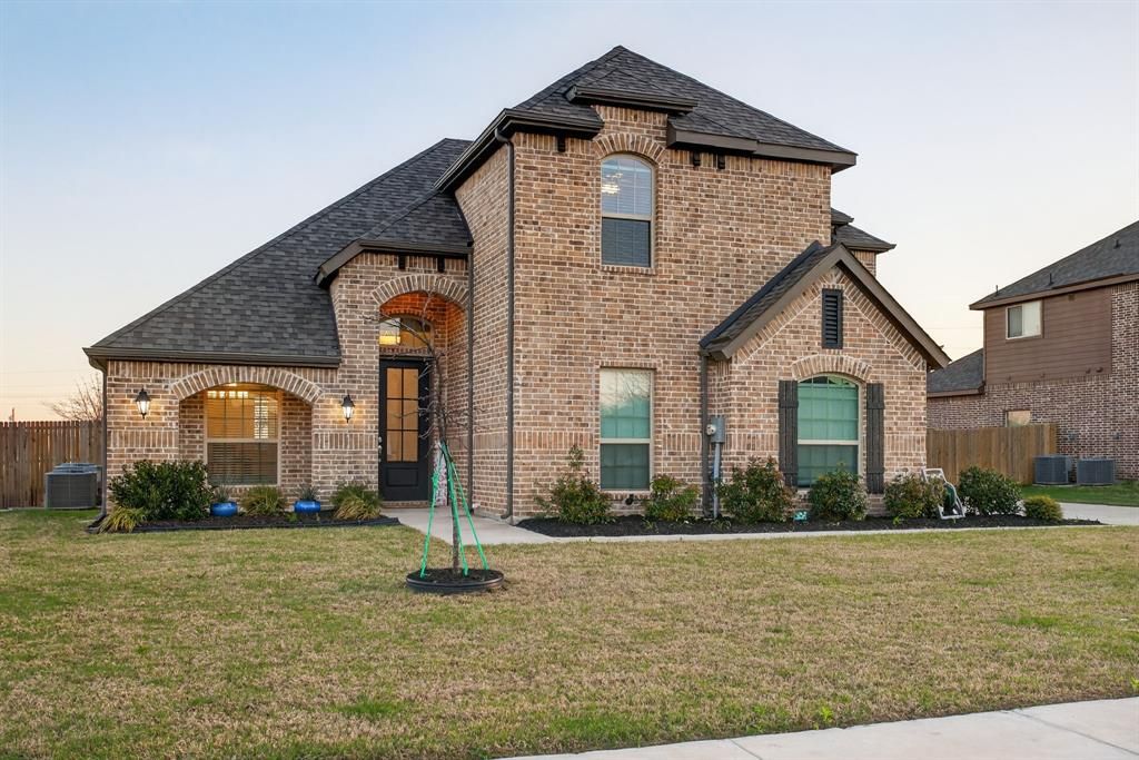 Photo of 545 Clifton Court, Midlothian, TX 76065 (MLS # 21208069)