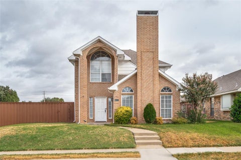 Photo of 2101 Falcon Ridge Drive, Carrollton, TX 75010 (MLS # 21402139)