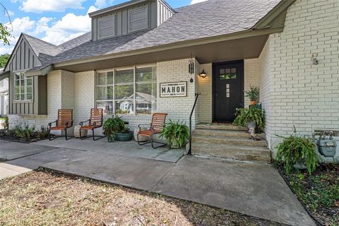 Photo of 516 N Main Street N, Farmersville, TX 75442 (MLS # 21188574)