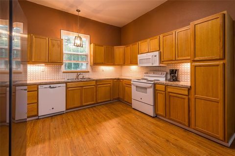 Tiny photo for 416 W Palestine Ave Avenue, Palestine, TX 75801 (MLS # 21197740)