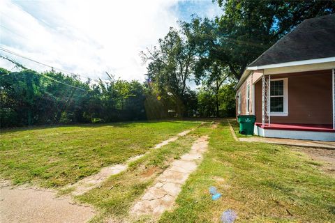 Tiny photo for 416 W Palestine Ave Avenue, Palestine, TX 75801 (MLS # 21197740)