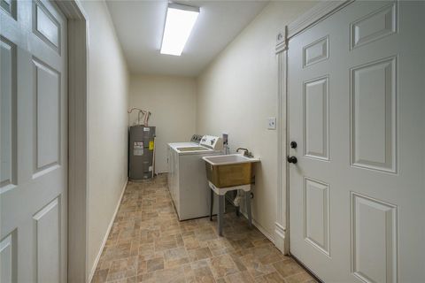 Tiny photo for 416 W Palestine Ave Avenue, Palestine, TX 75801 (MLS # 21197740)