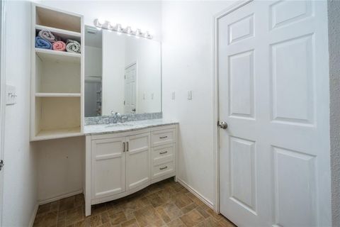 Tiny photo for 416 W Palestine Ave Avenue, Palestine, TX 75801 (MLS # 21197740)