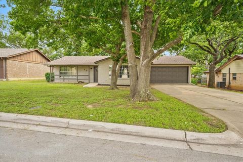 809 W Redbud Drive Hurst TX 76053