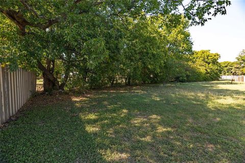 A home in Everman